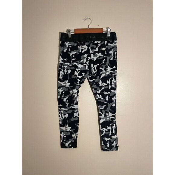 Koral Knockout Camo Crop‎ Legging in Black Camo Large High Rise - Picture 3 of 6
